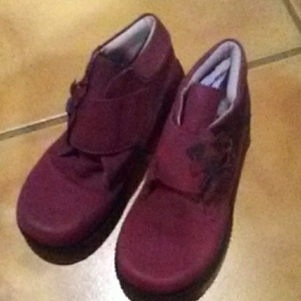 Elefanten Maroon suede Botties size 9